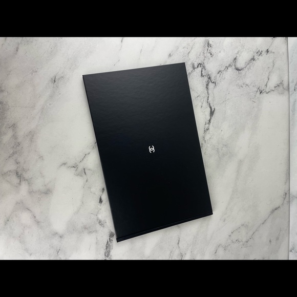 CHANEL Cruise 2021/22 Collection Magazine/Book - Picture 3 of 3